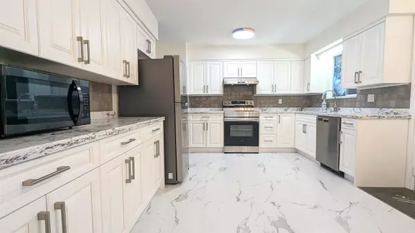 Delta, BC V4M 2Z9,350 52a ST