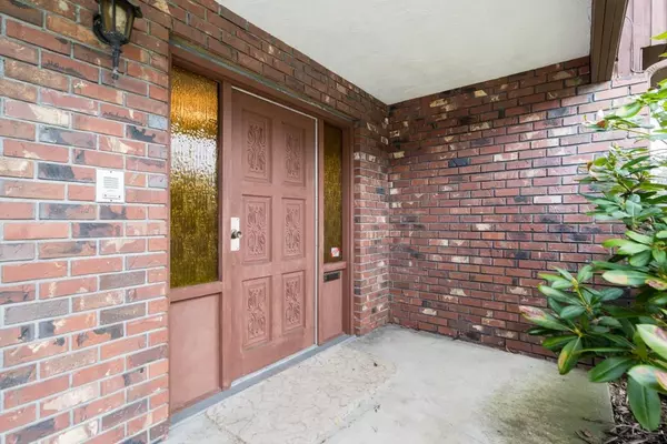 Richmond, BC V7A 4M6,8411 Rideau DR