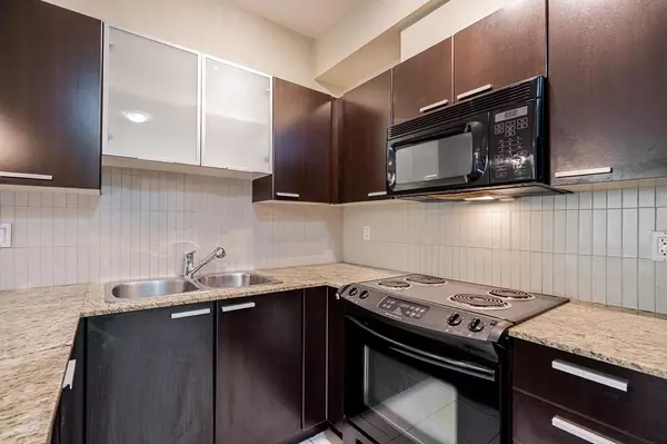 Surrey, BC V3T 0A5,10455 University DR #206