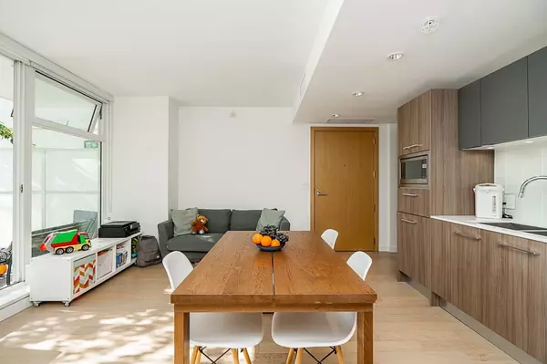 Vancouver, BC V5N 0G5,4638 Gladstone ST #301