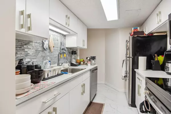 Burnaby, BC V5H 4E4,6455 Willingdon AVE #707