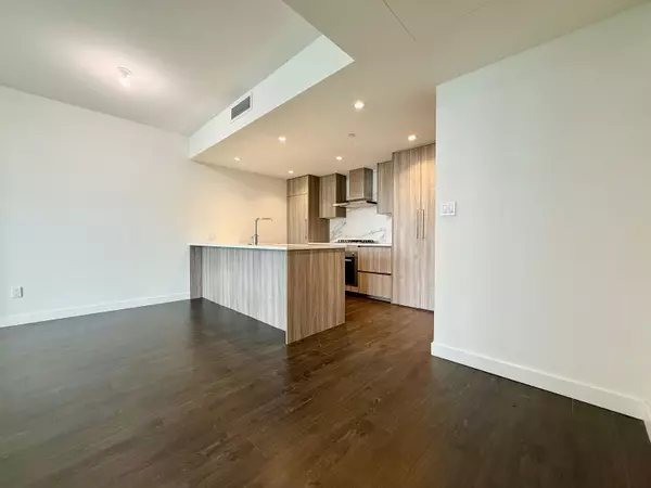 9887 Whalley BLVD #805 Surrey, BC V3T 0P4