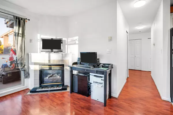 Surrey, BC V3W 1E5,13780 76 AVE #313