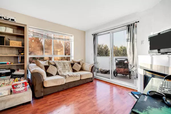 Surrey, BC V3W 1E5,13780 76 AVE #313