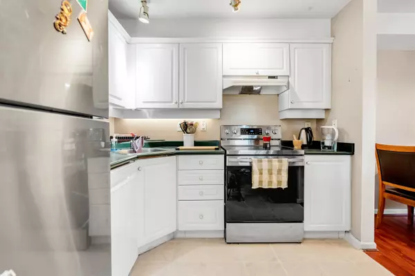 13780 76 AVE #313, Surrey, BC V3W 1E5