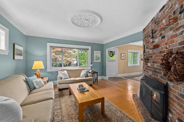 North Vancouver, BC V7L 1K1,723 E 4th ST