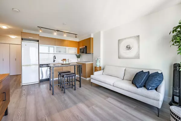 10777 University DR #1705 Surrey, BC V3T 0E6