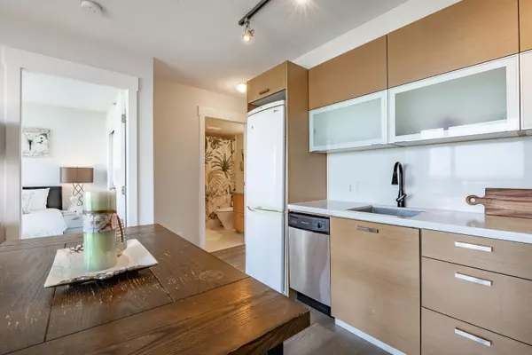 10777 University DR #1705 Surrey, BC V3T 0E6