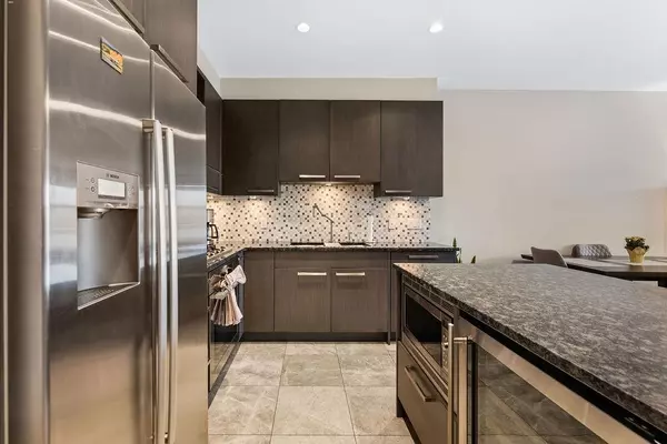 Burnaby, BC V5C 0E8,4570 Hastings ST #301