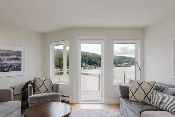 5620 Mintie RD Halfmoon Bay, BC V7Z 1E8