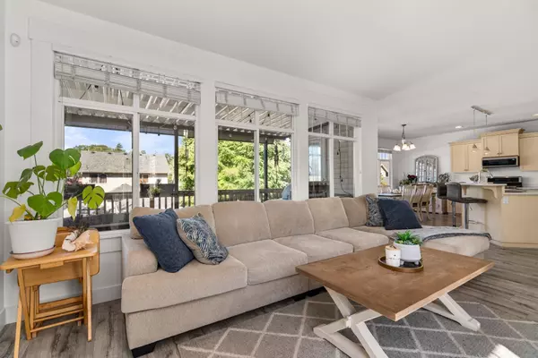 Maple Ridge, BC V2W 1Z9,10071 240a ST