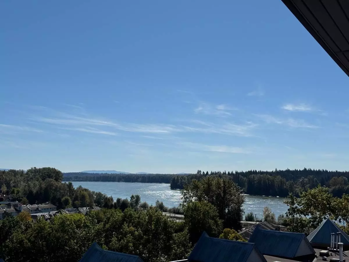 Maple Ridge, BC V2X 6W9,11655 Fraser St #402