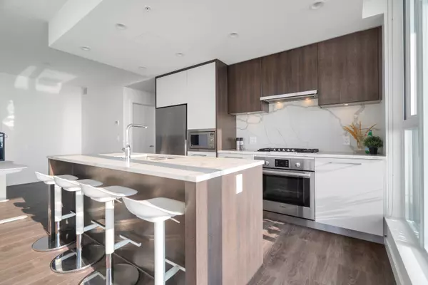 567 Clarke RD #3806, Coquitlam, BC V3J 0K7