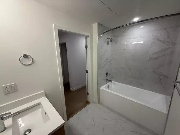 150 James #503 Port Moody, BC V3H 0N7