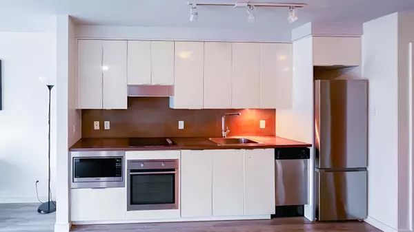 Vancouver, BC V6B 0K9,161 West Georgia St #302