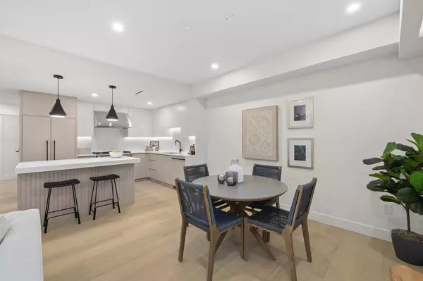 Vancouver, BC V6M 2V3,2452 W 49th AVE