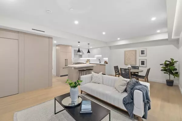 Vancouver, BC V6M 2V3,2452 W 49th AVE