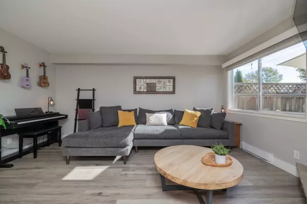Port Coquitlam, BC V3C 1A3,1872 Harbour ST #13