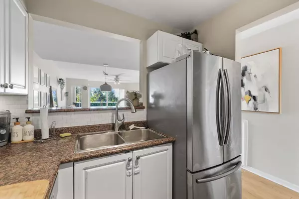 Coquitlam, BC V3K 1G6,10 1383 Brunette AVE