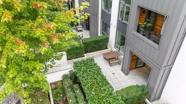 733 E 3rd ST #102, North Vancouver, BC V7L 1G8