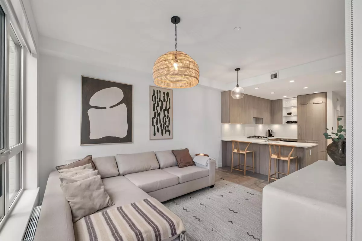 North Vancouver, BC V7L 1G8,733 E 3rd ST #102