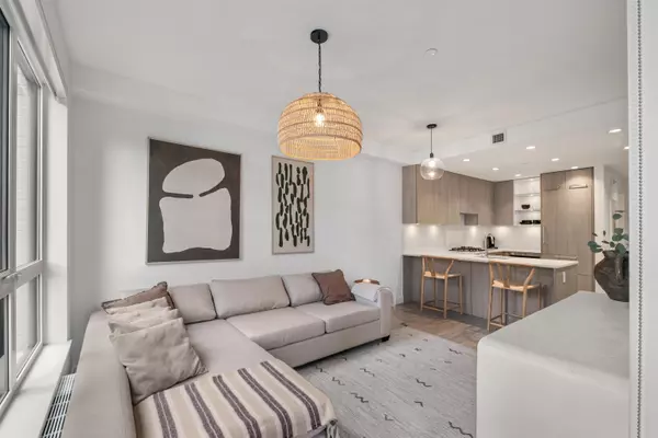 North Vancouver, BC V7L 1G8,733 E 3rd ST #102