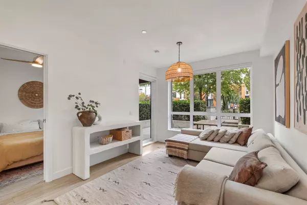 North Vancouver, BC V7L 1G8,733 E 3rd ST #102