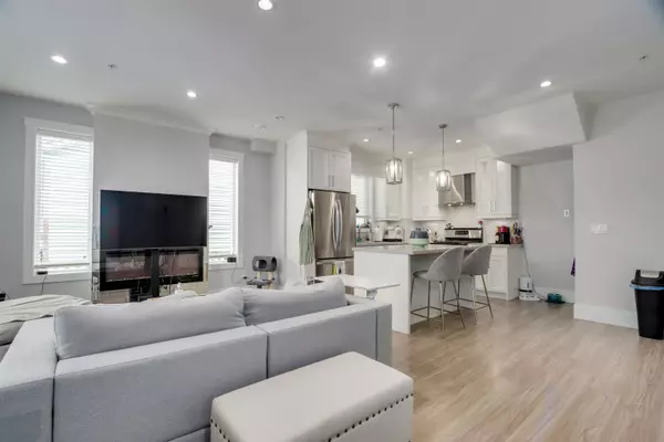 Vancouver, BC V5R 2R4,2496 Brock ST