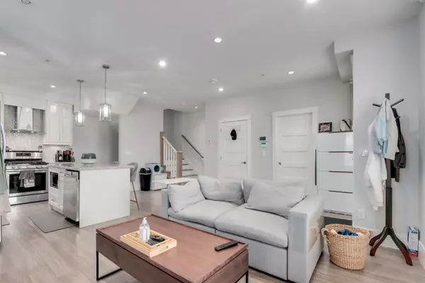 Vancouver, BC V5R 2R4,2496 Brock ST