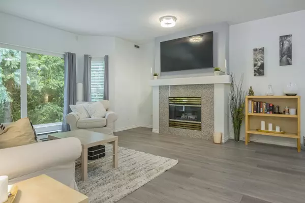 Surrey, BC V3R 4L8,10320 156 ST #208