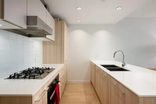 Vancouver, BC V5N 2T7,2220 Kingsway #1606