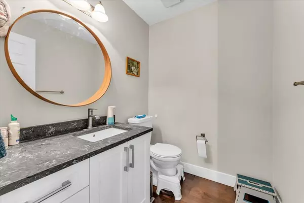 Surrey, BC V3S 6V2,7827 167a ST