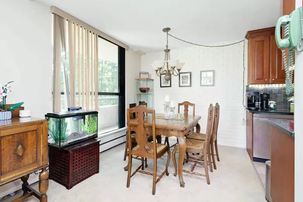 Burnaby, BC V3J 7E3,3737 Bartlett CT #303