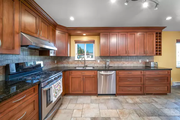 Burnaby, BC V5A 1N2,7122 Paulus CT