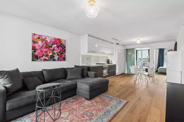 189 Keefer ST #808, Vancouver, BC V6A 0C8