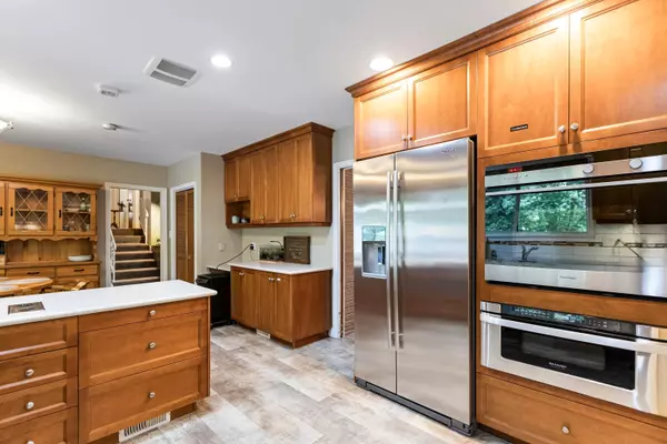 Maple Ridge, BC V2X 4H3,21470 124th AVE