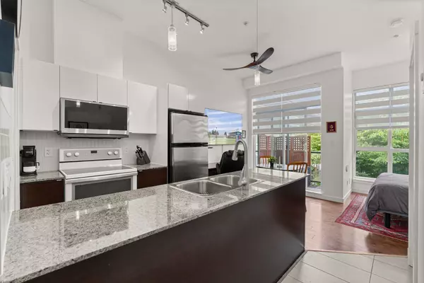 Surrey, BC V3T 0B7,13733 107a AVE #524