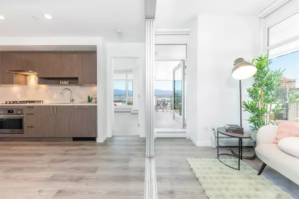 Surrey, BC V3T 0S1,13350 Central AVE #3305