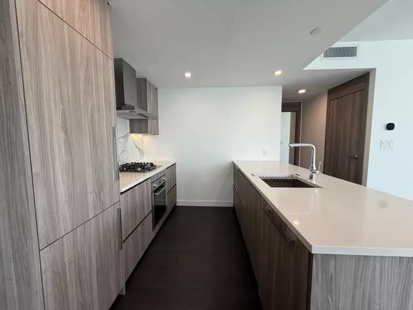 Surrey, BC V3T 0V2,13768 100 AVE #807