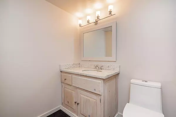 3755 Bartlett CT #406 Burnaby, BC V3J 7G7