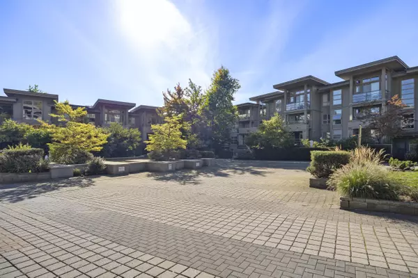 Burnaby, BC V5A 4Y1,9339 University CRES #310