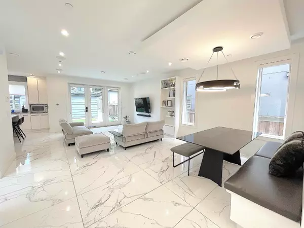 1633 SE Marine DR, Vancouver, BC V5P 2R5