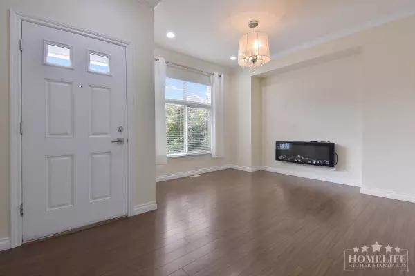 Surrey, BC V3S 6Z1,7046 181b ST