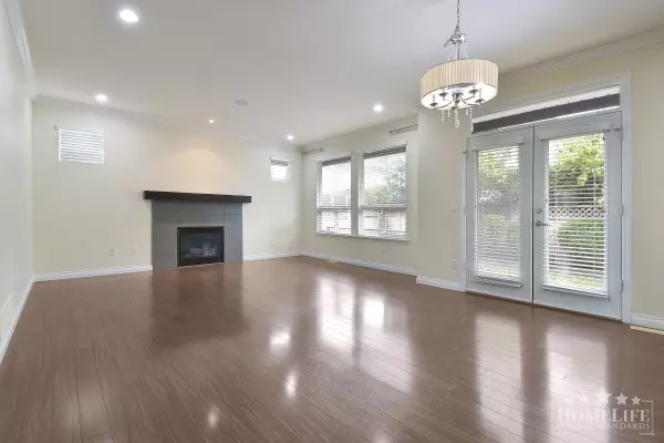 Surrey, BC V3S 6Z1,7046 181b ST