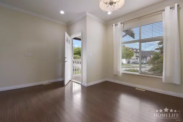 Surrey, BC V3S 6Z1,7046 181b ST