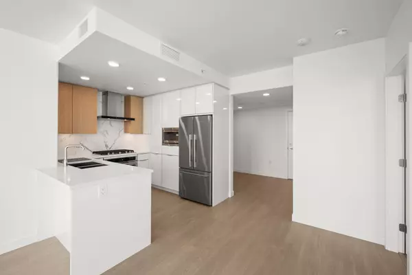 7683 Park CRES #1305 Burnaby, BC V3N 0J4