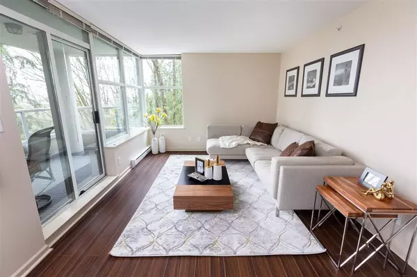 Burnaby, BC V5A 0A3,9232 University CRES #305