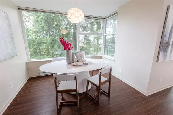 Burnaby, BC V5A 0A3,9232 University CRES #305