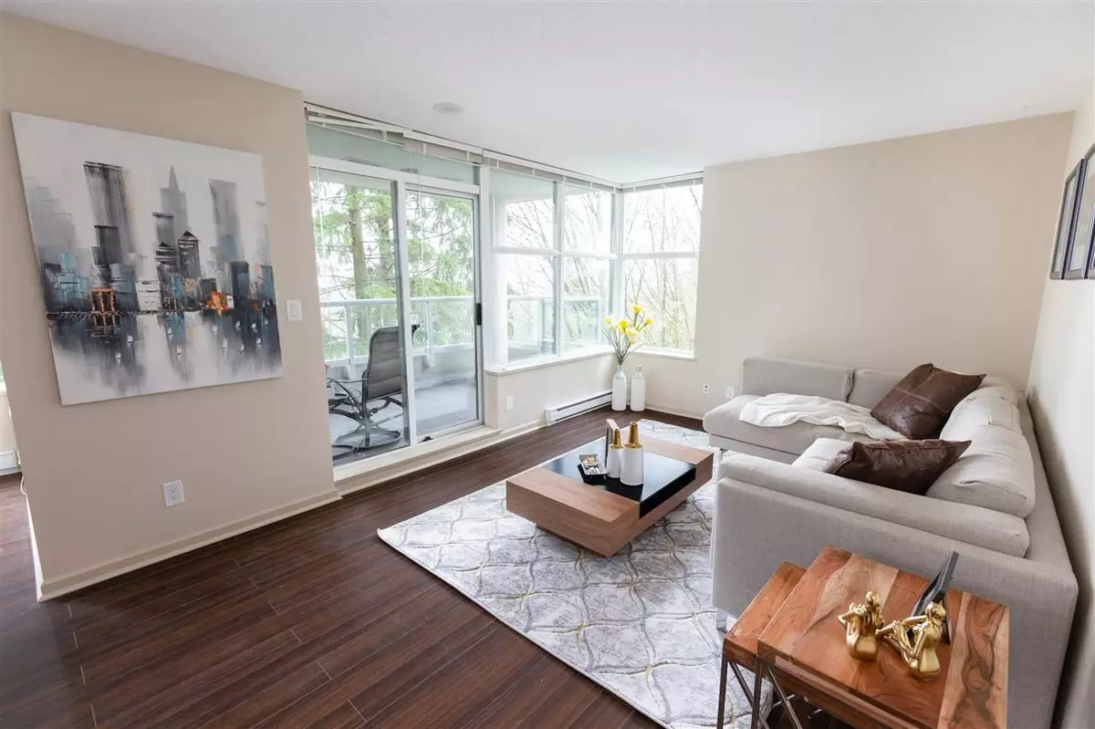 Burnaby, BC V5A 0A3,9232 University CRES #305