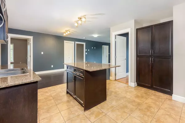 Surrey, BC V3W 1Y4,12088 75a AVE #311